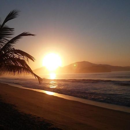 Chale No Condominio Verde Mar Na Praia Da Cocanha Caraguatatuba Ngoại thất bức ảnh